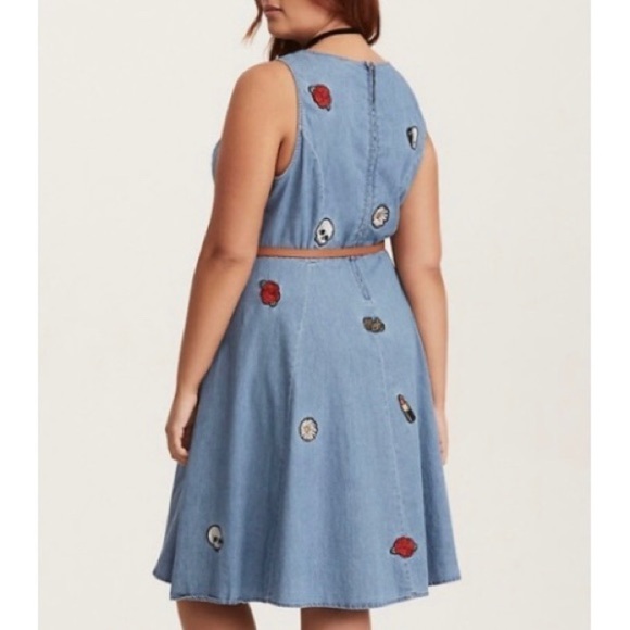 R037 Torrid Sleeveless Denim Patch Midi Dress - Picture 2 of 6